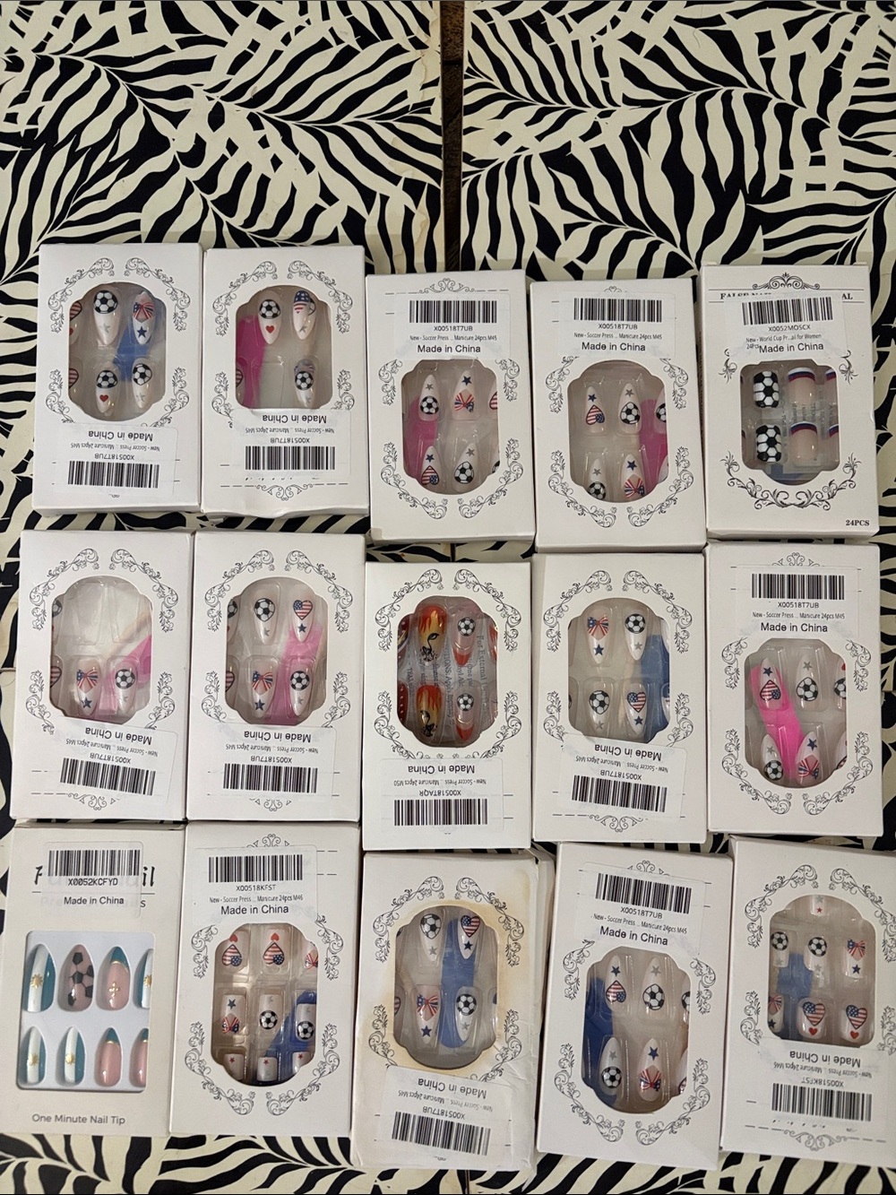 Set of 15 Soccor inspired press on nails assorted lengths new